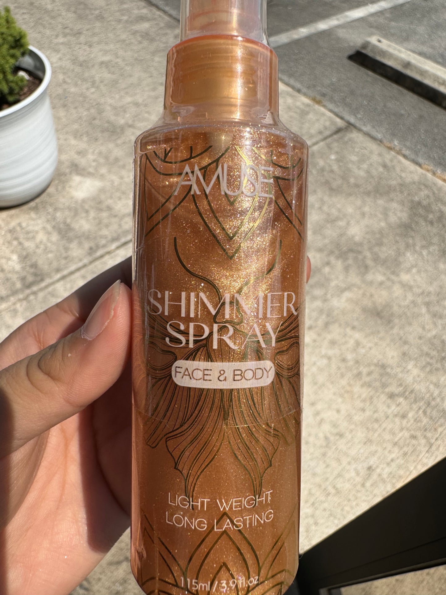 Shimmer spray